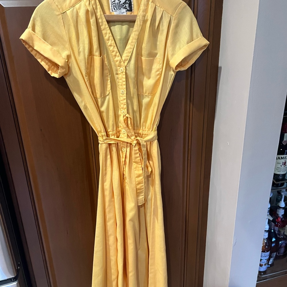 Foxy lady Women's Yellow Dress with Tie Waist. Vintage shirt dress.